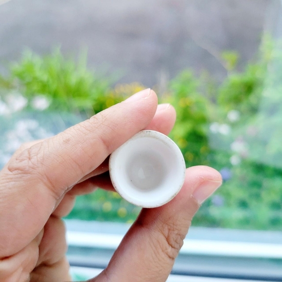 Vintage Red Painted Flower Thimble - Picture 7 of 7